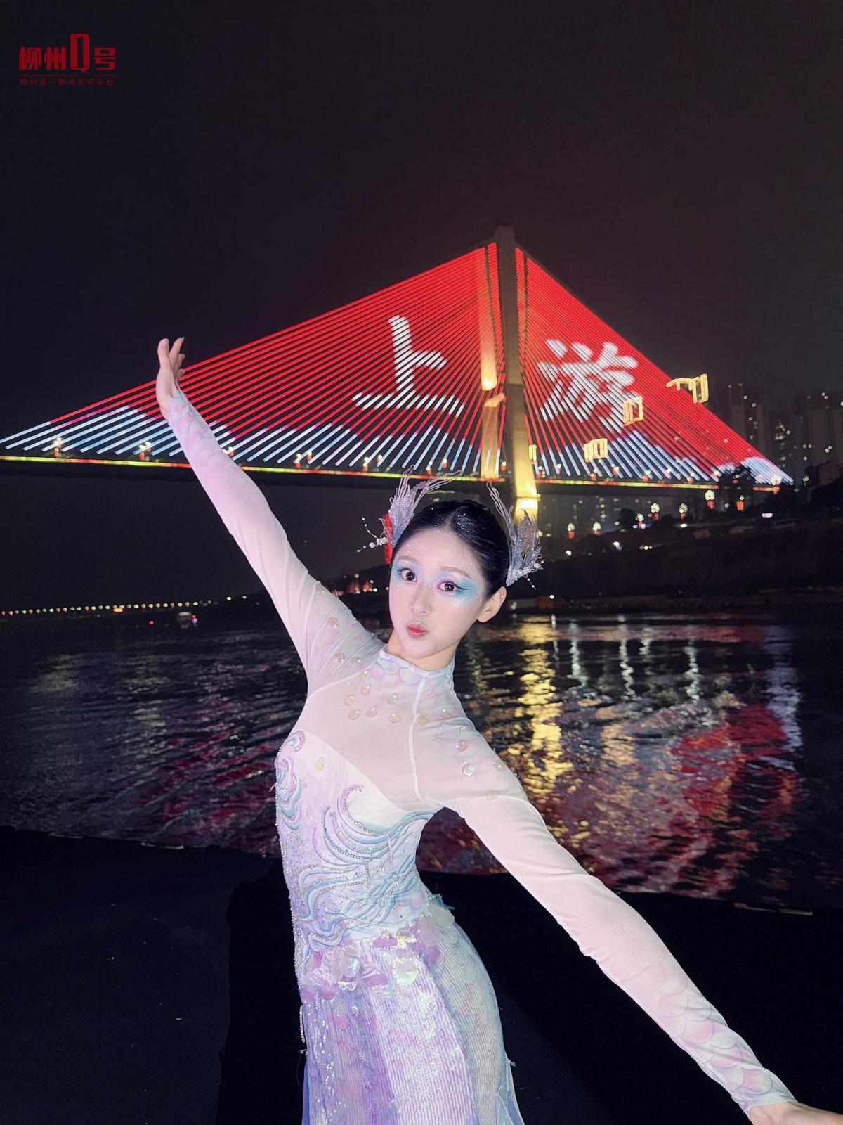 柳州女孩刘悦健敏在演出现场。