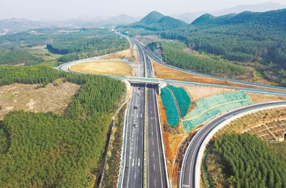 鹿寨—钦州港公路（鹿寨至鱼峰段）通车