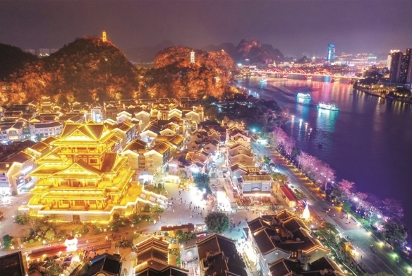 “五一”假期景观灯晚关半小时