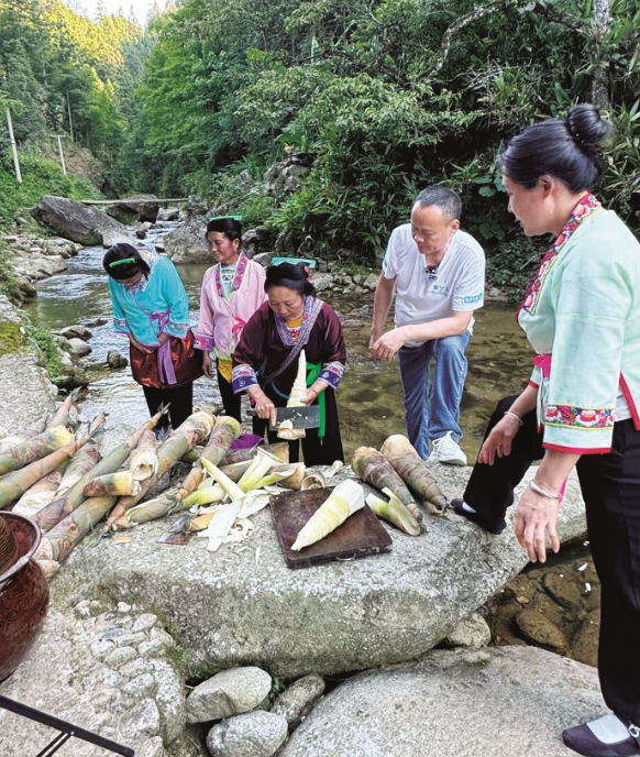 “非遗课”进山 苗嫂增手艺
