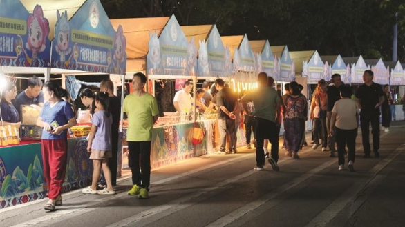 好吃，好玩，好逛！ 第十六届全区少数民族传统体育运动会促消费活动吸引市民打卡体验